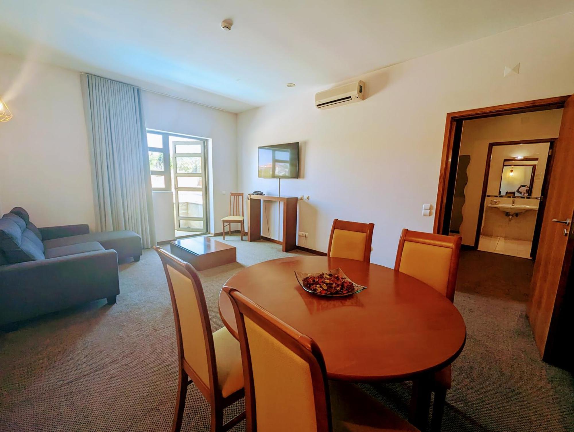 Hotel La Fontaine Эшмориш Экстерьер фото